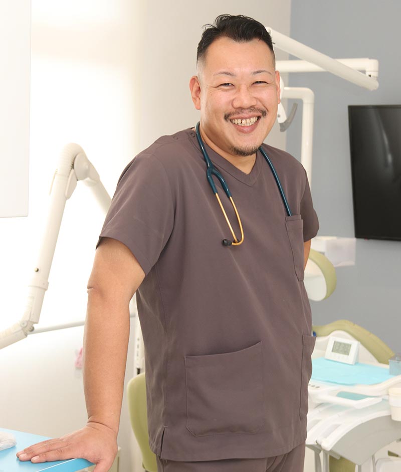 歯科医師 栗崎 新也